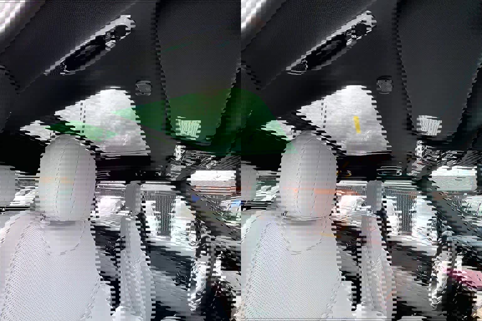 Used 2025 Land Rover Range Rover Sport SE image 24