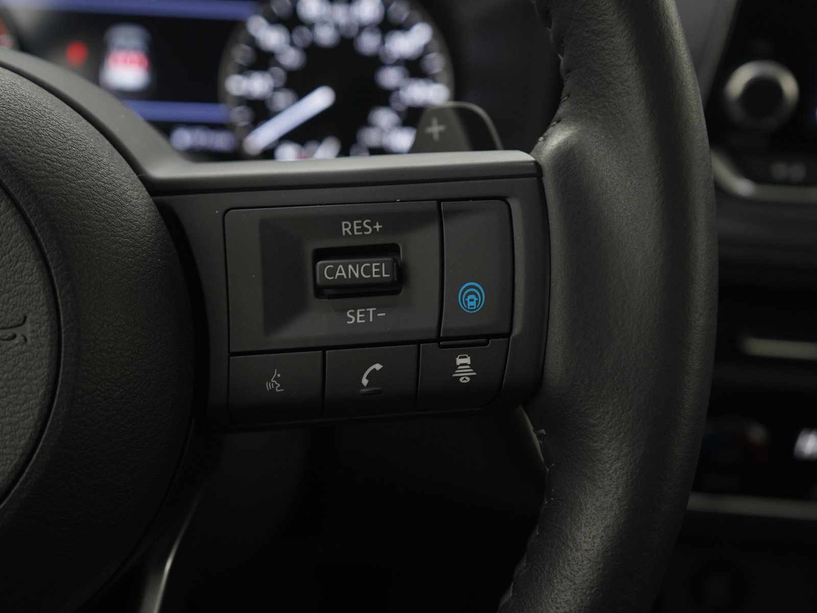 Used 2024 Nissan Rogue SV w/ SV Premium Package image 27