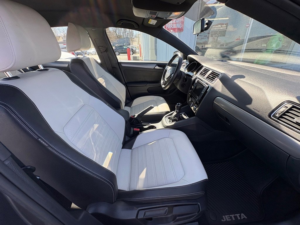 Used 2016 Volkswagen Jetta Sport image 17