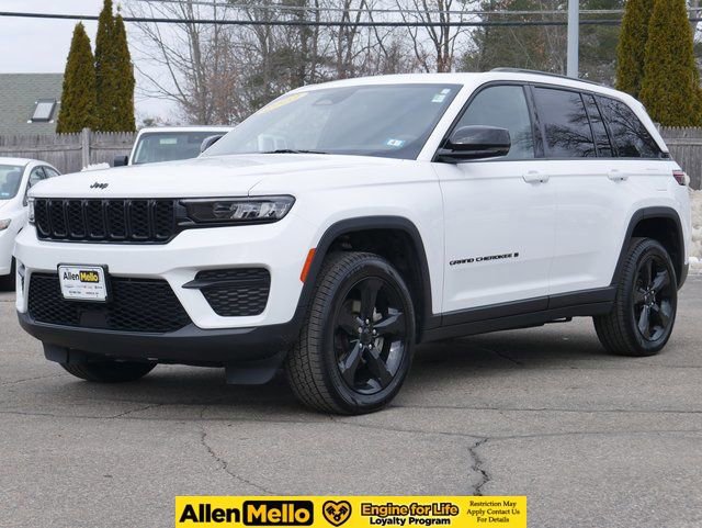 Used 2023 Jeep Grand Cherokee Altitude image 1