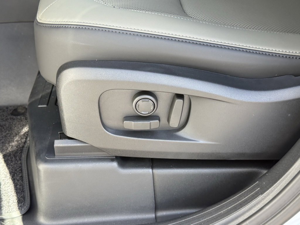 New 2026 Land Rover Defender 110 X-Dynamic SE image 13