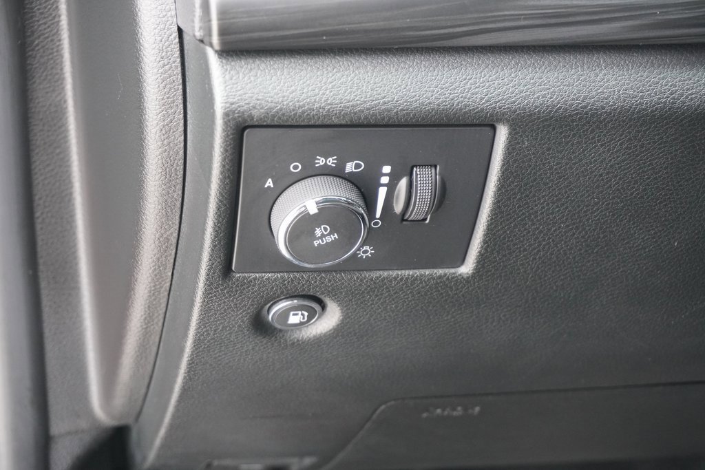 Used 2022 Jeep Grand Cherokee Laredo X image 13