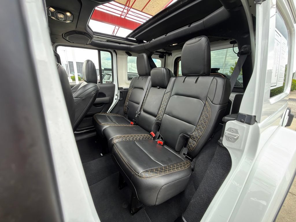 Used 2022 Jeep Wrangler Unlimited Sahara AWD/4WD image 29