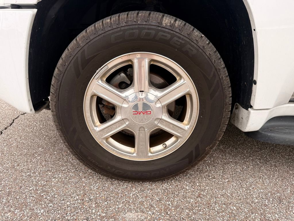 Used 2009 GMC Envoy SLE image 18