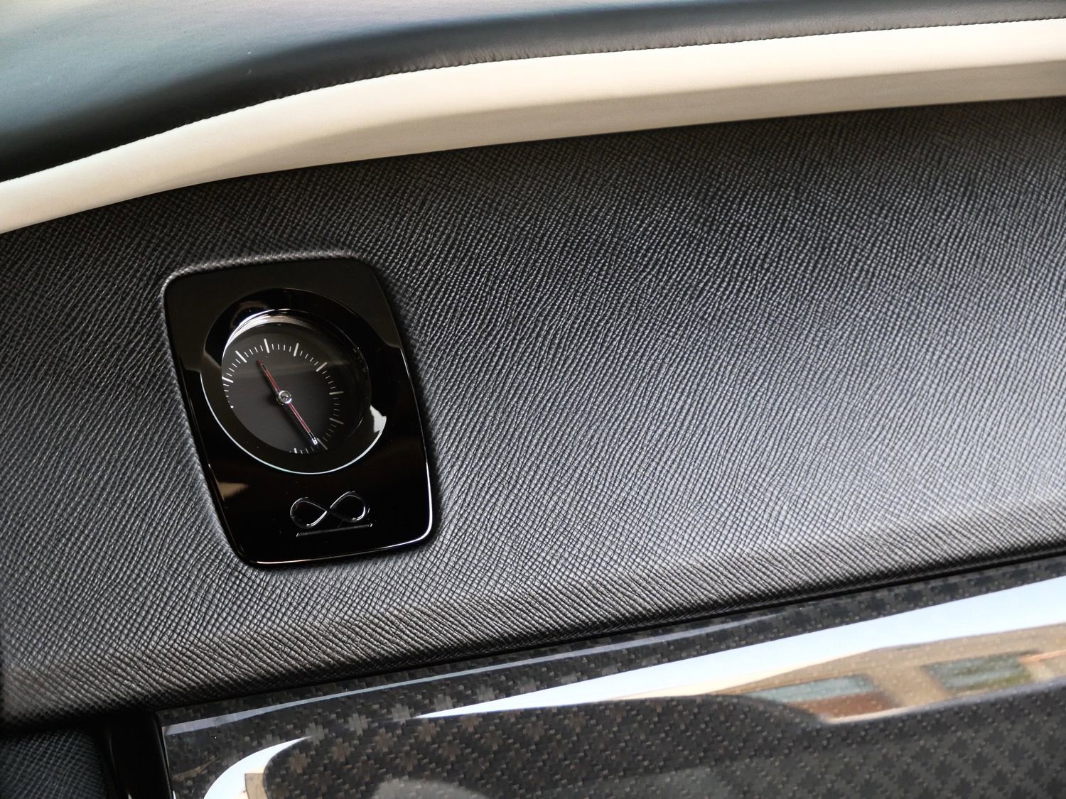 Certified 2022 Rolls-Royce Cullinan Black Badge w/ Dark Exterior Package AWD/4WD image 15