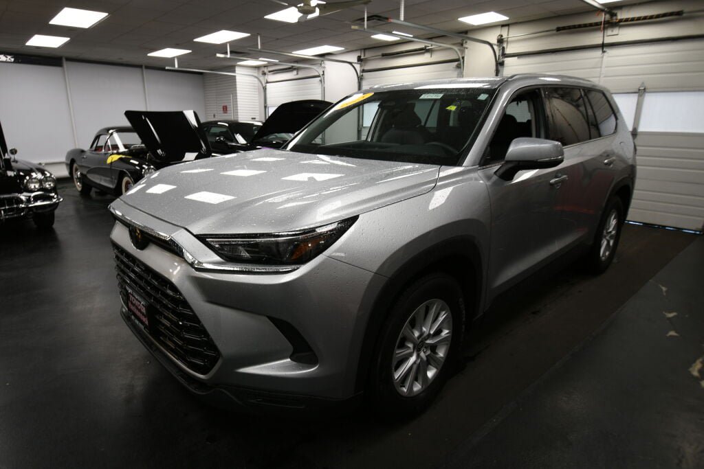 Certified 2025 Toyota Grand Highlander AWD image 3