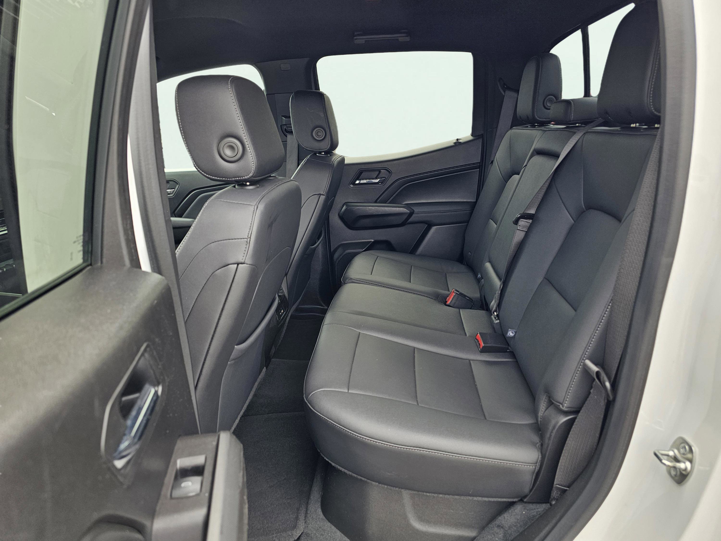 Used 2024 Chevrolet Colorado LT w/ LT Convenience Package III RWD image 30