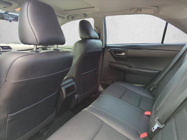 Used 2016 Toyota Camry SE w/ Moonroof Package FWD image 18