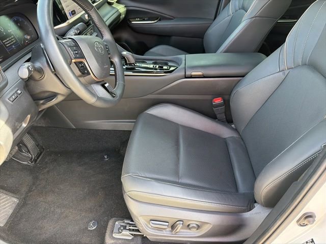 Used 2024 Toyota Crown Platinum w/ Carpet Mat Package (TMS) AWD/4WD image 9