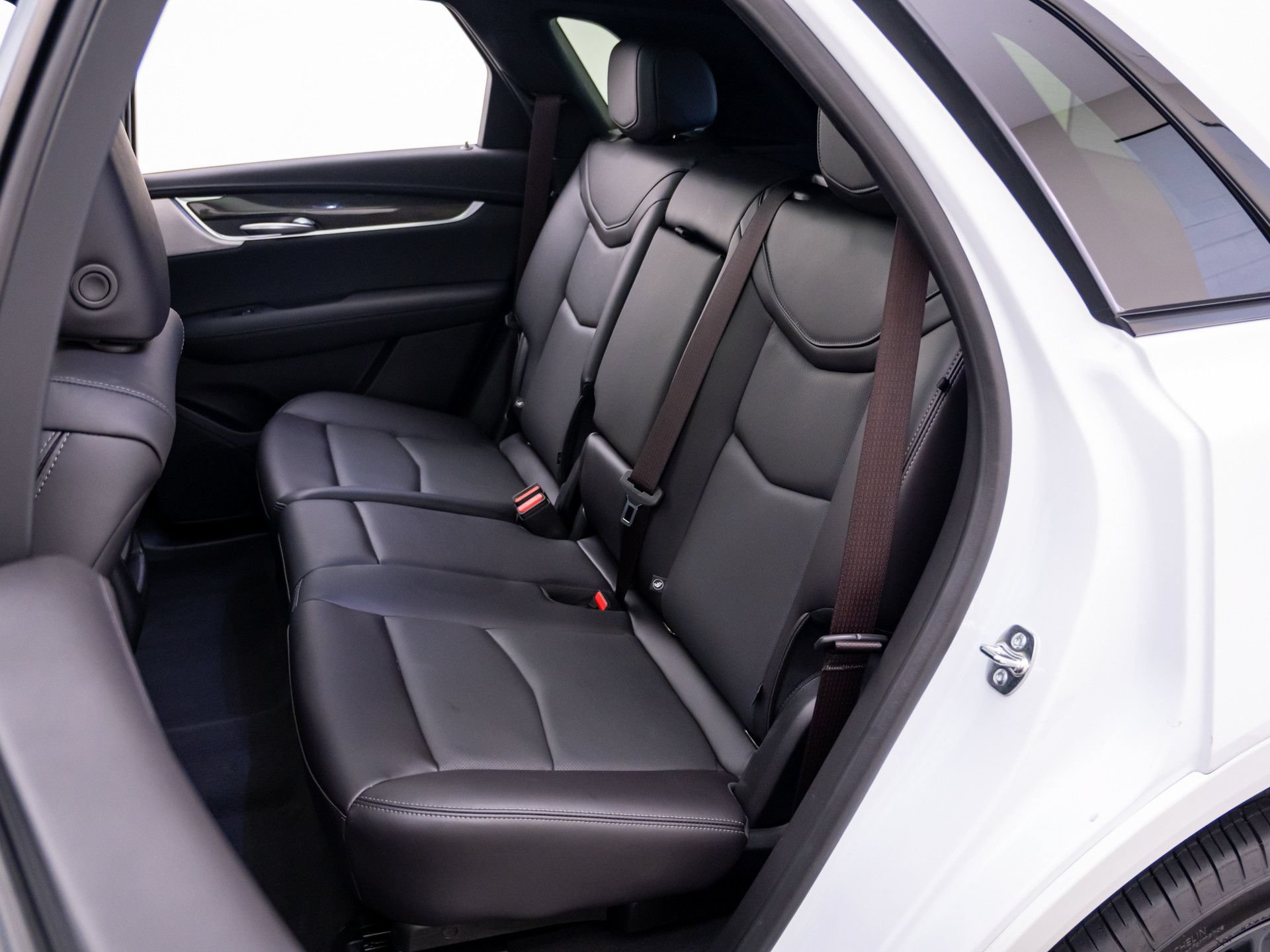 Certified 2026 Cadillac XT5 Sportv w/ LPO, Onyx Lite Package AWD/4WD image 16