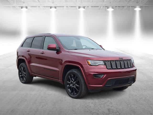 Certified 2022 Jeep Grand Cherokee Laredo X AWD/4WD image 2