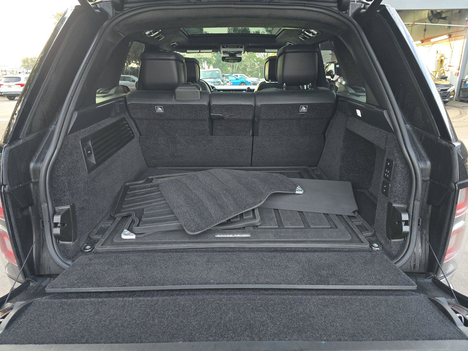 Used 2022 Land Rover Range Rover Autobiography image 13