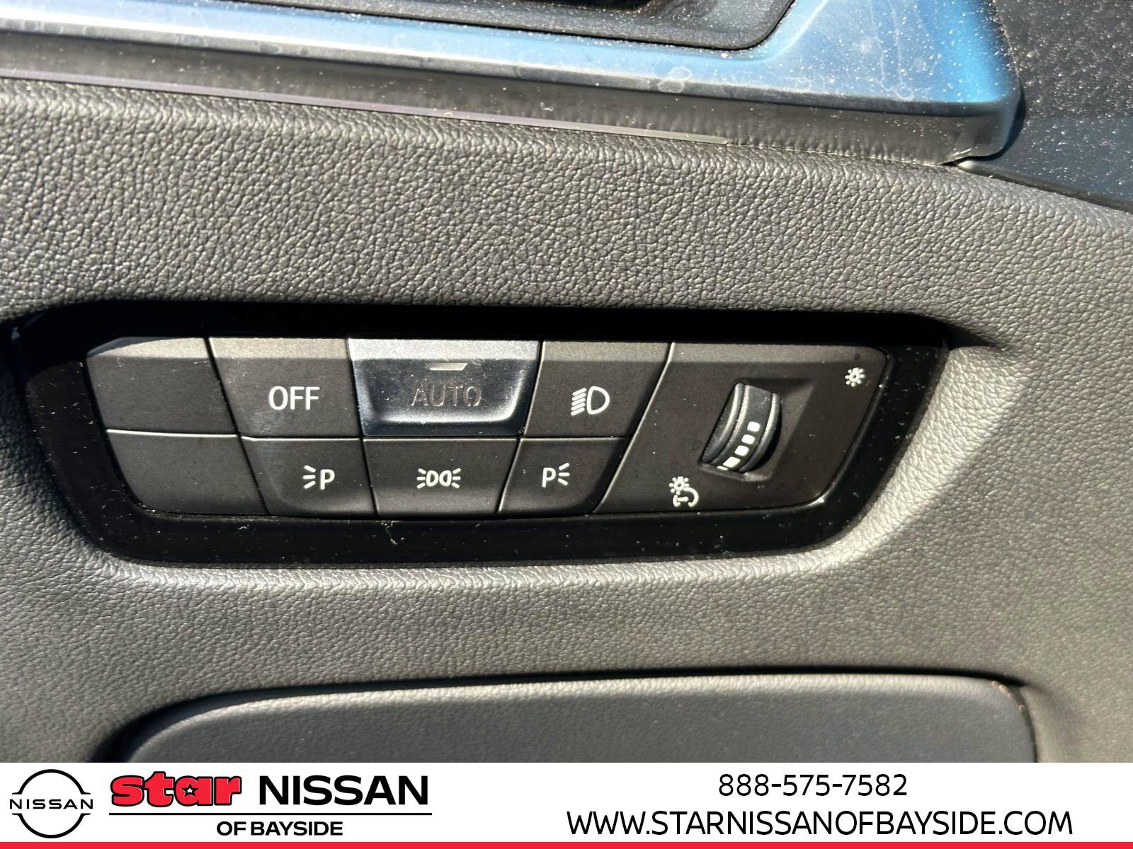 Used 2019 BMW 330i xDrive Sedan w/ Convenience Package image 11