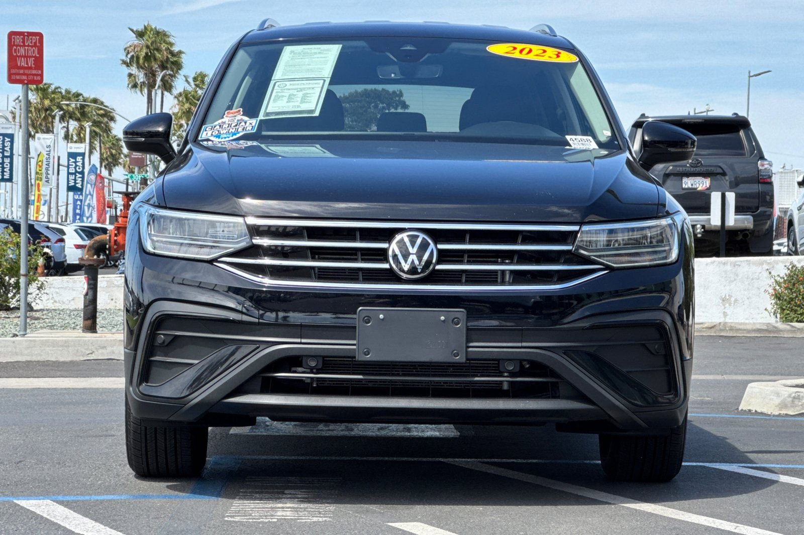 Certified 2023 Volkswagen Tiguan SE FWD image 9