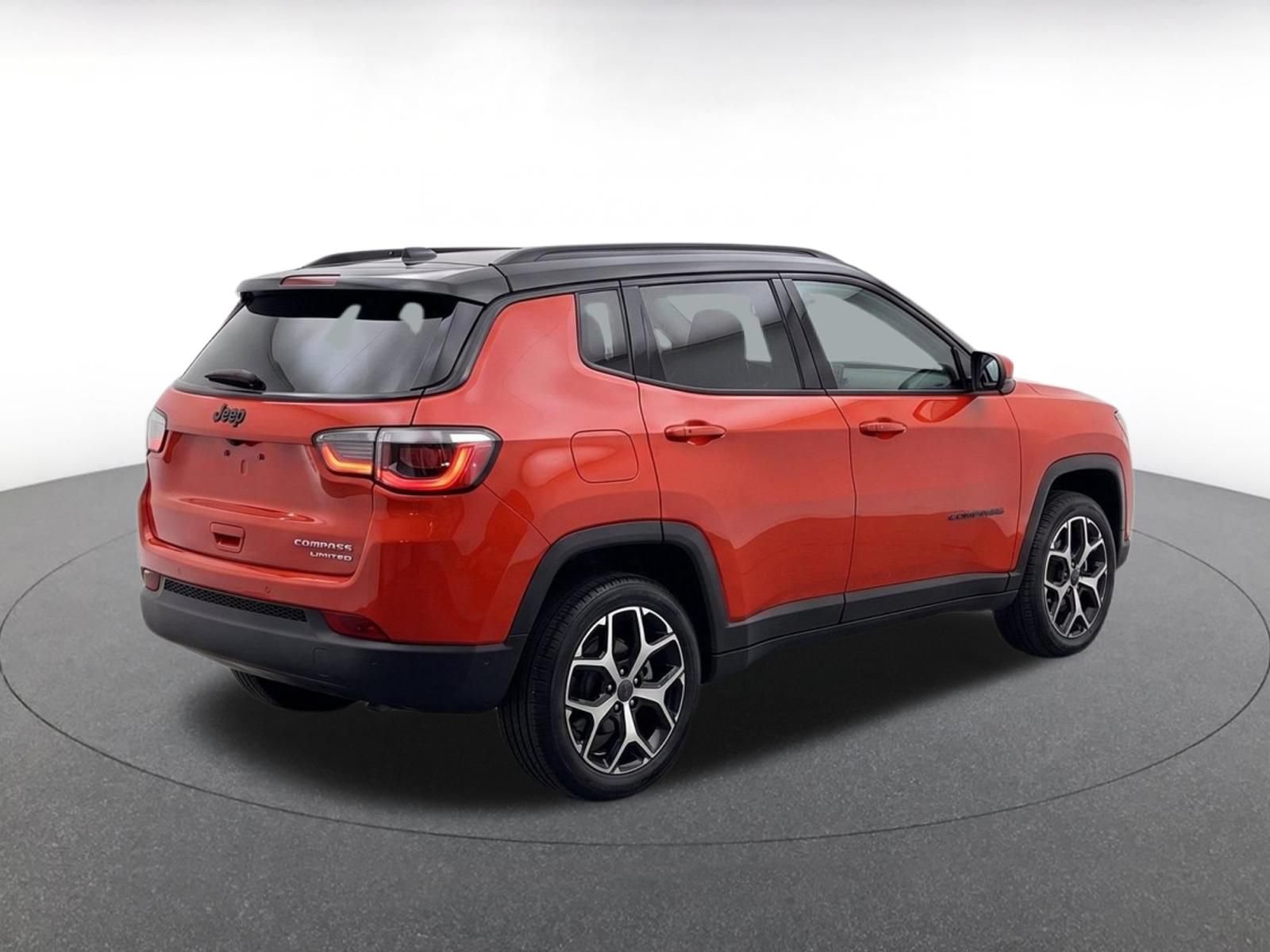 Used 2025 Jeep Compass Limited AWD/4WD image 8
