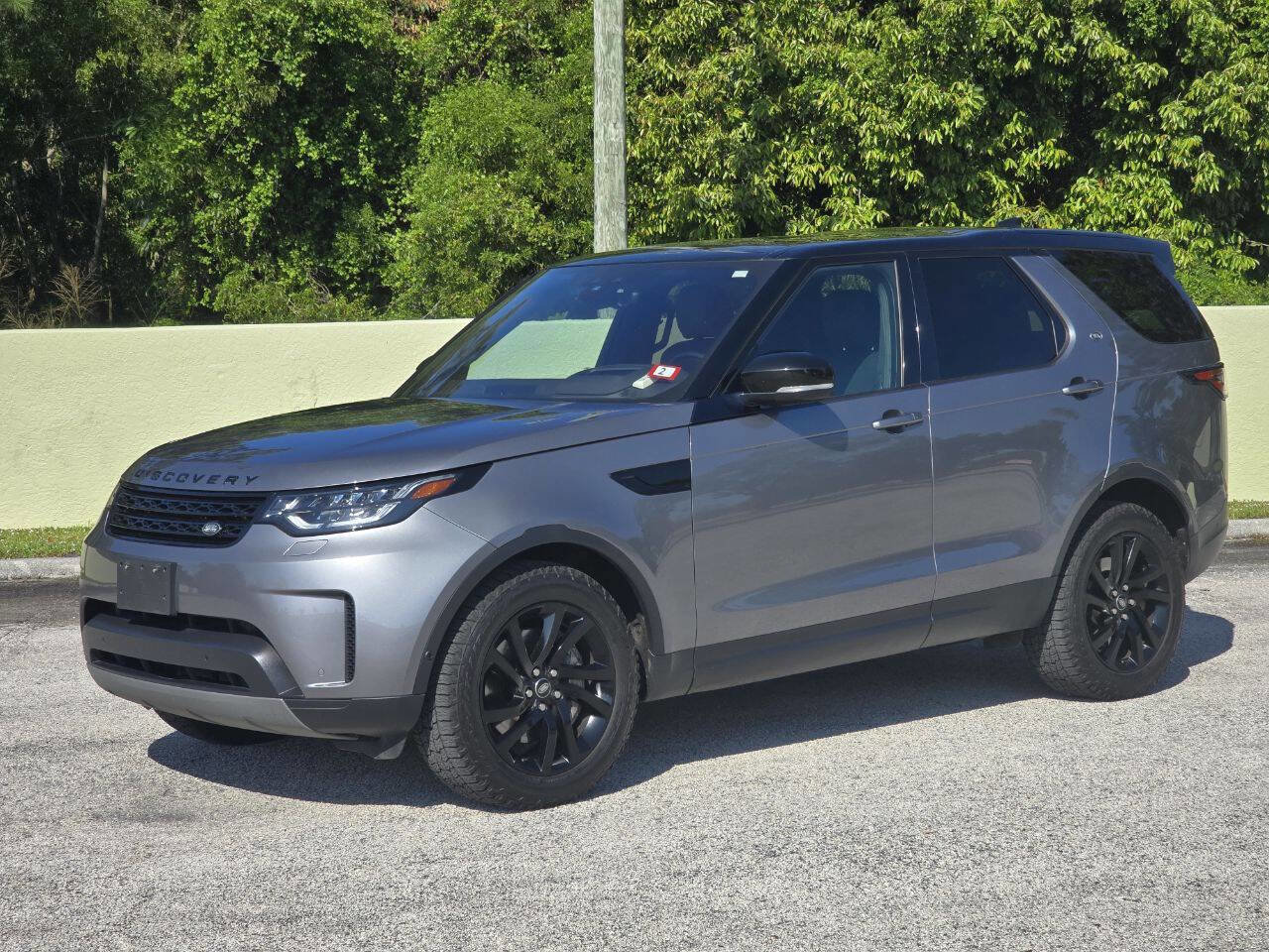 Used 2020 Land Rover Discovery HSE image 9