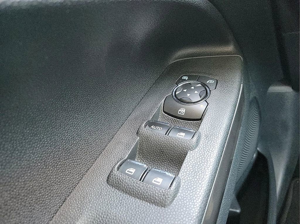 Used 2020 Ford EcoSport SES image 13