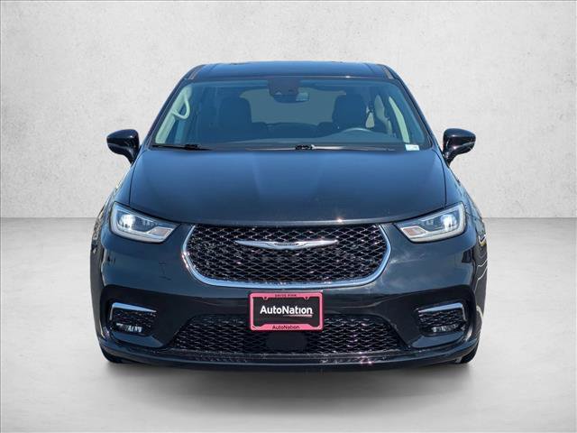 Used 2024 Chrysler Pacifica Touring-L FWD image 2