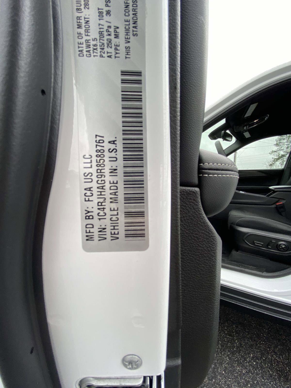 Certified 2024 Jeep Grand Cherokee Laredo image 12