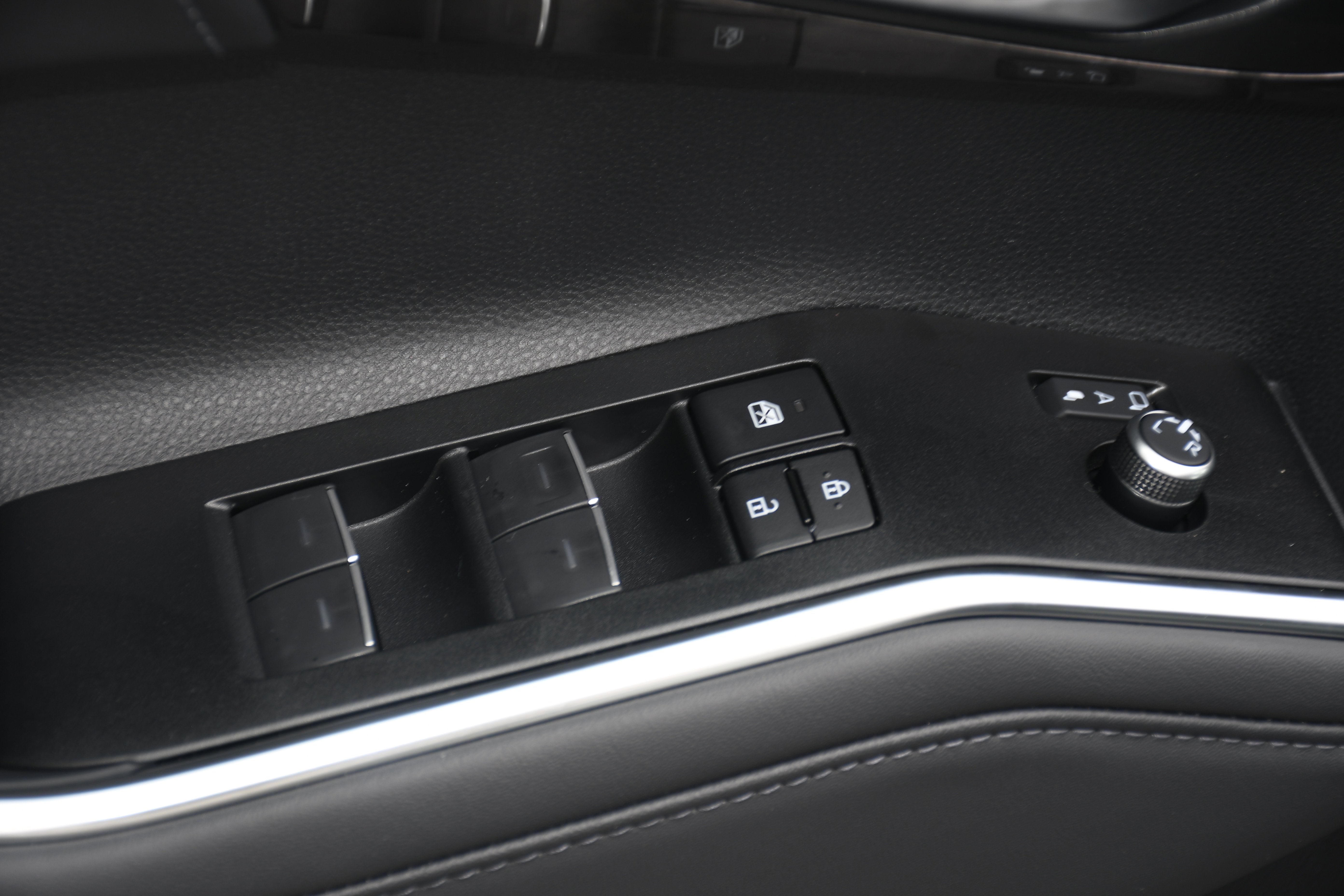 New 2026 Toyota Highlander Platinum image 6