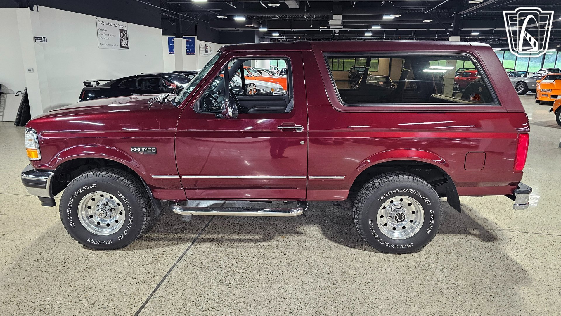 Used 1996 Ford Bronco XLT image 4