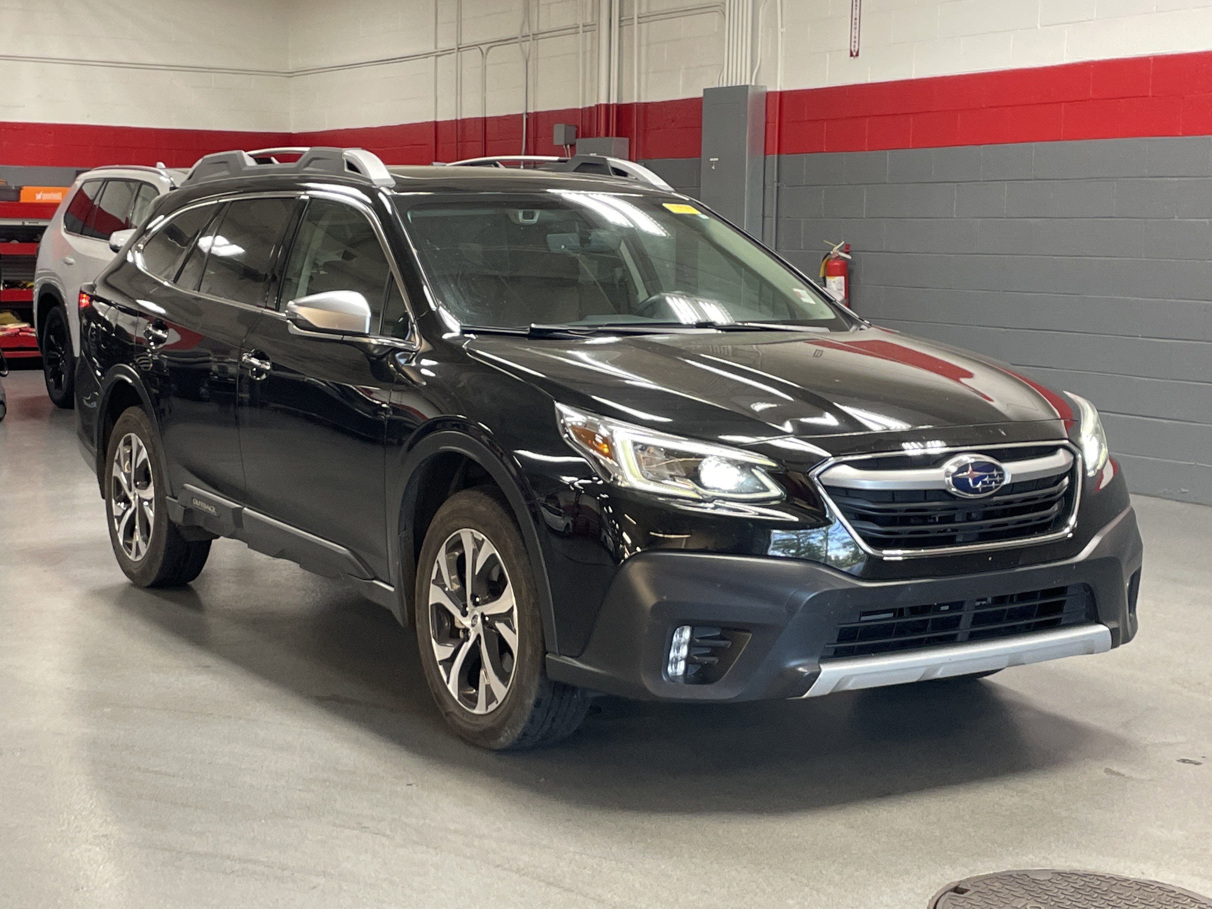 Used 2021 Subaru Outback Touring w/ Popular Package #2 AWD/4WD image 2