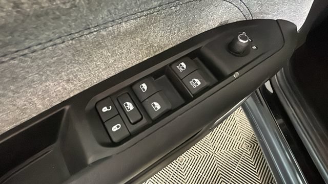 Used 2022 Jeep Compass Latitude FWD image 10