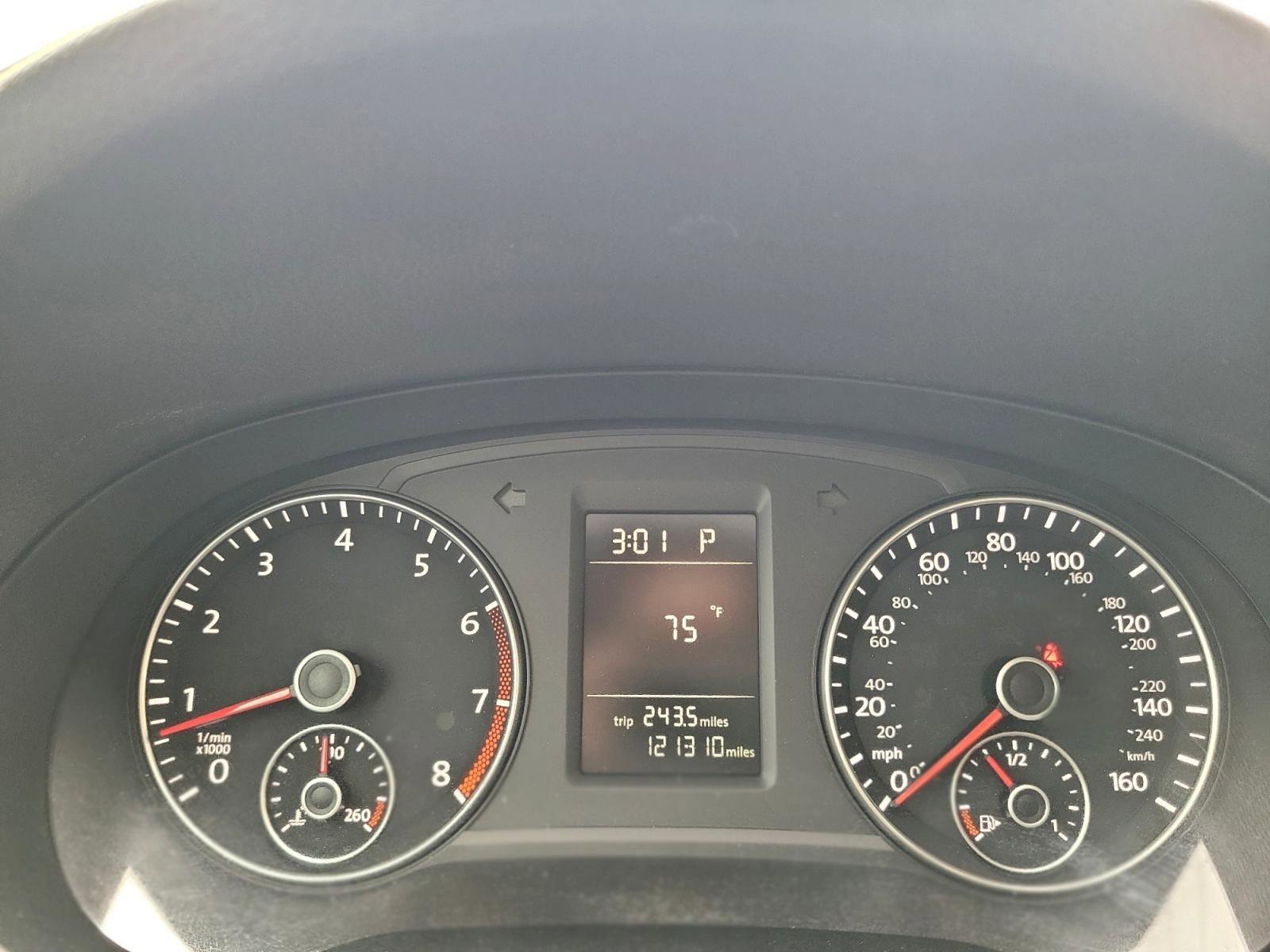 Used 2013 Volkswagen Passat 2.5 S image 13