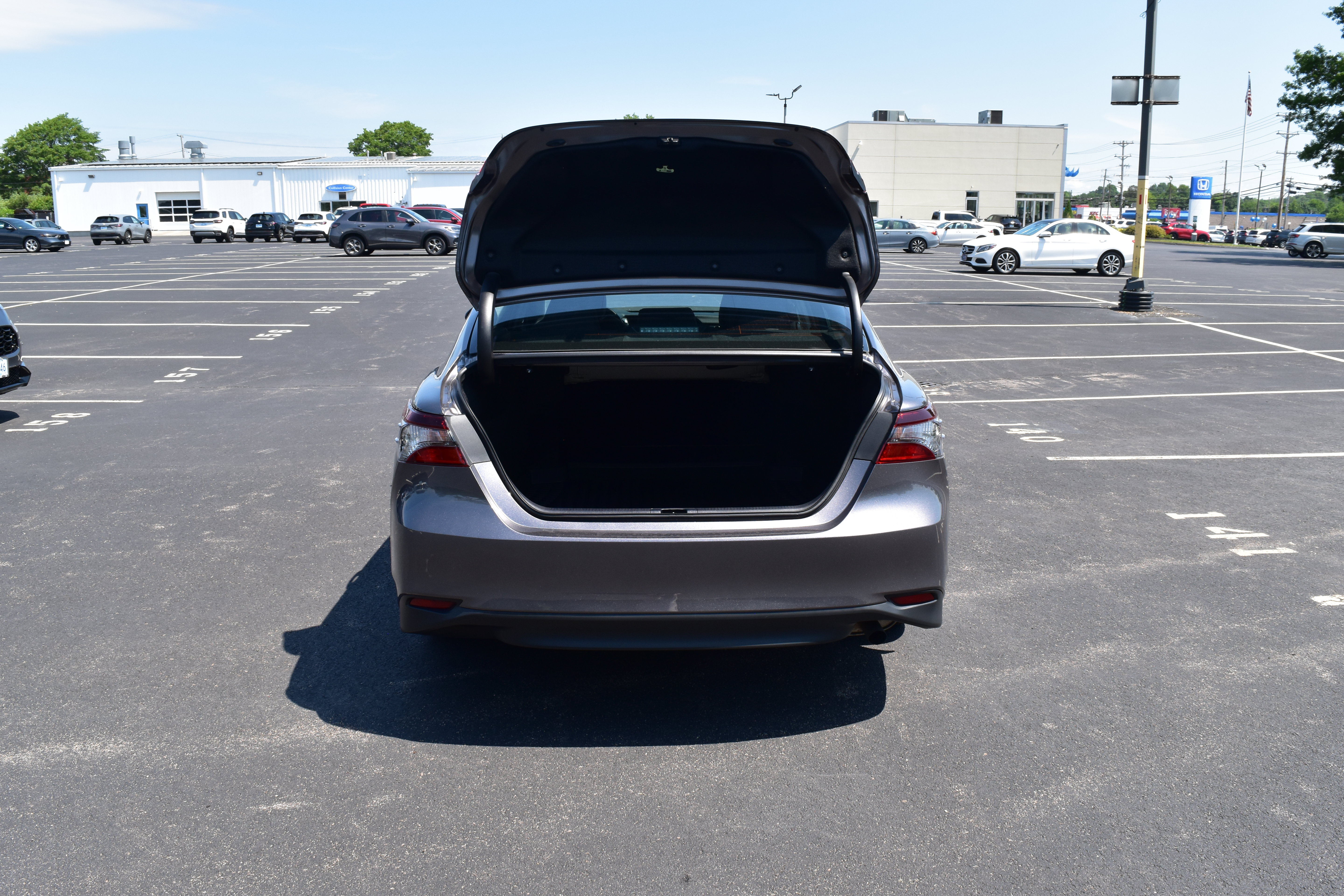 Used 2024 Toyota Camry LE AWD/4WD image 9