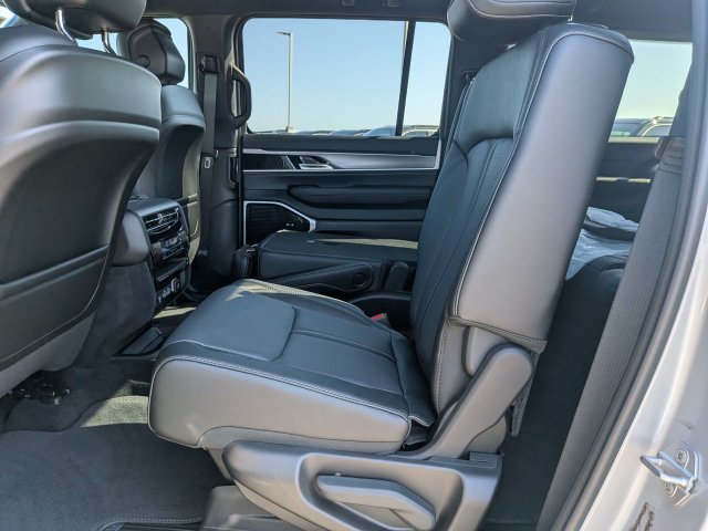 New 2026 Jeep Grand Wagoneer L Limited w/ Premium Group II AWD/4WD image 15