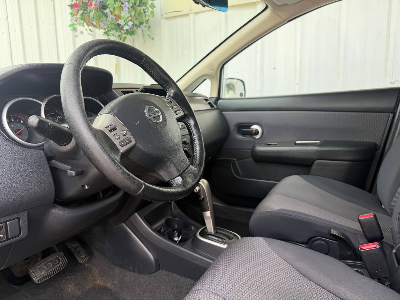 Used 2009 Nissan Versa Hatchback w/ Convenience Pkg FWD image 11