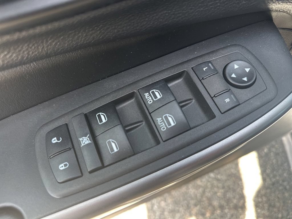 Used 2022 Jeep Cherokee Limited AWD/4WD image 16