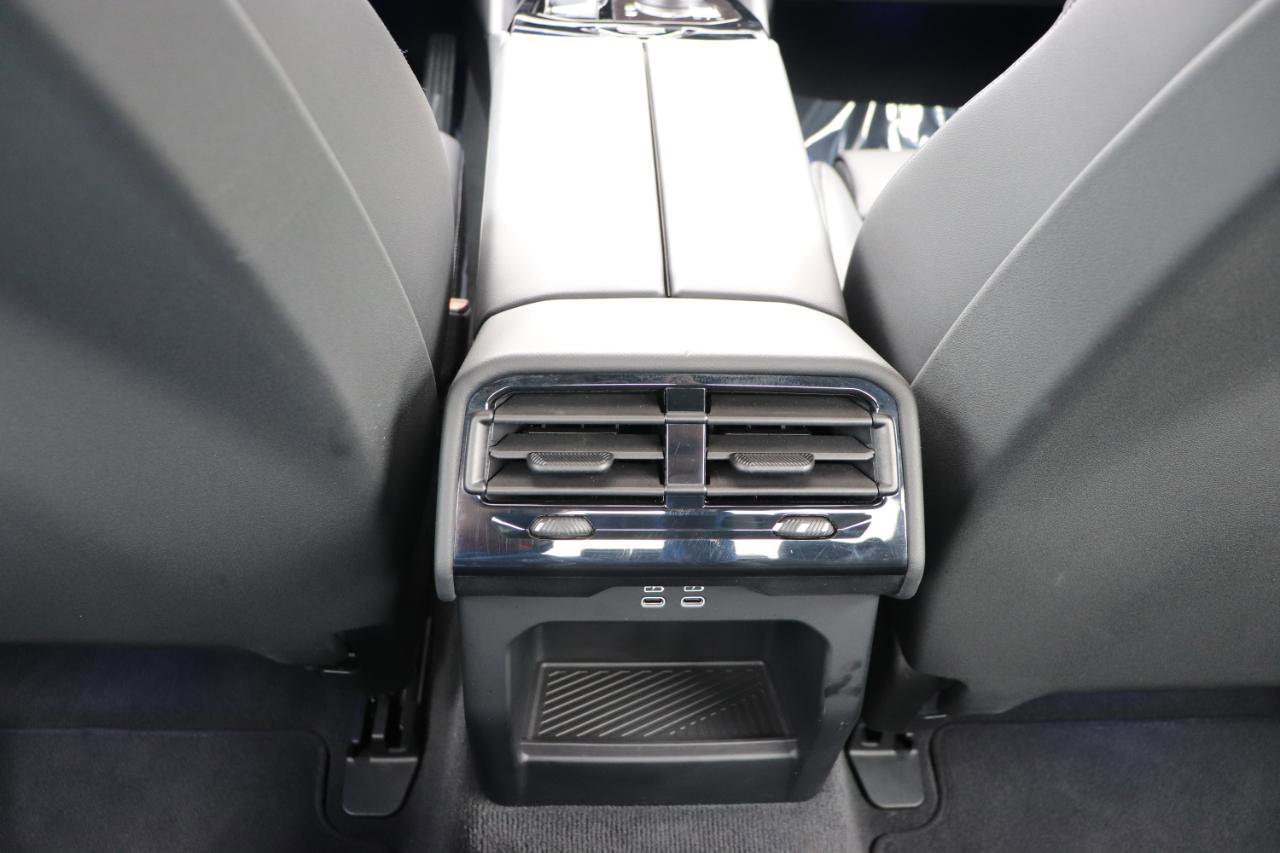 Used 2026 BMW 530i xDrive AWD/4WD image 21