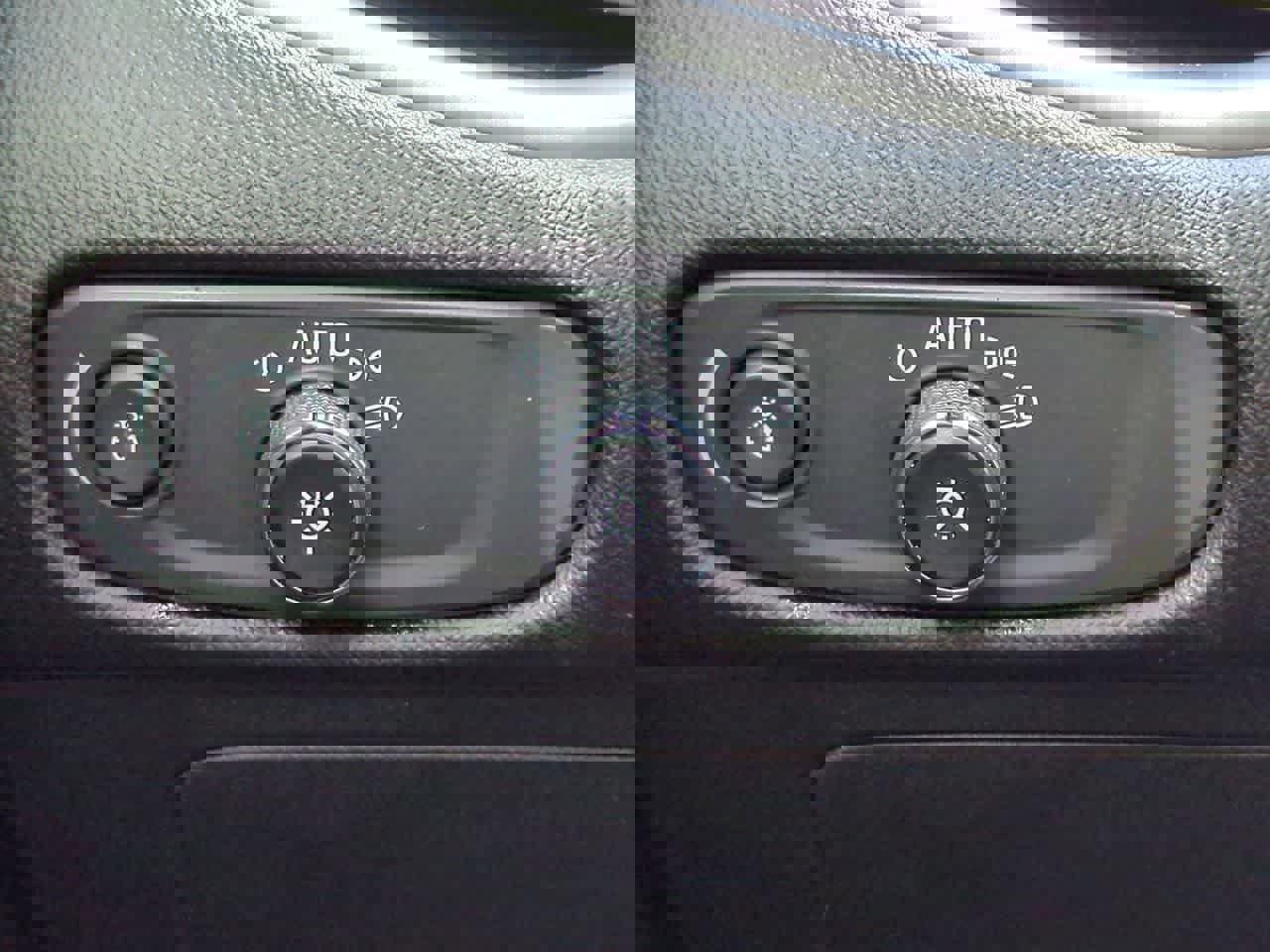 Used 2024 Chevrolet Malibu LT FWD image 18