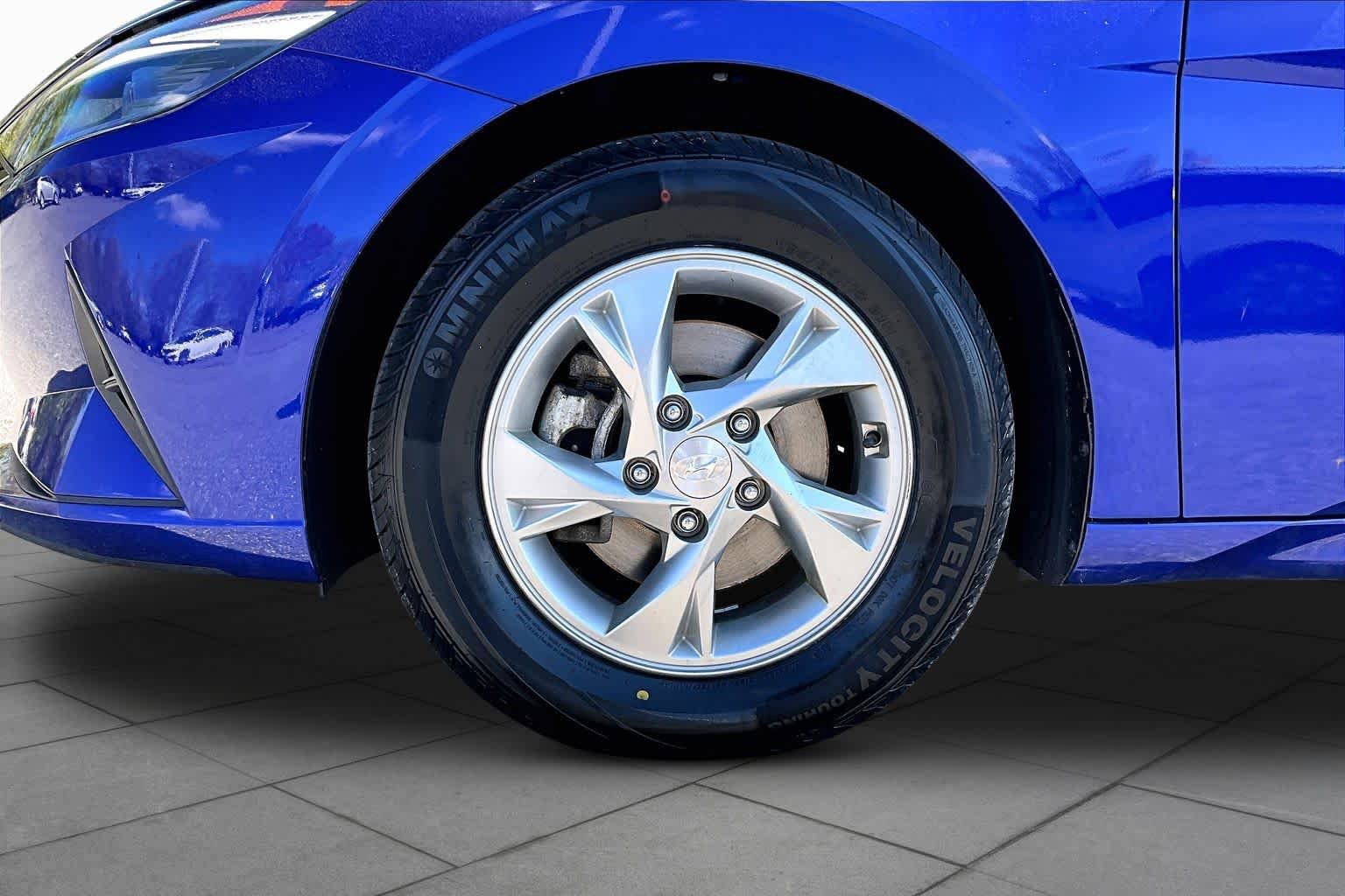 Used 2023 Hyundai Elantra SE FWD image 11