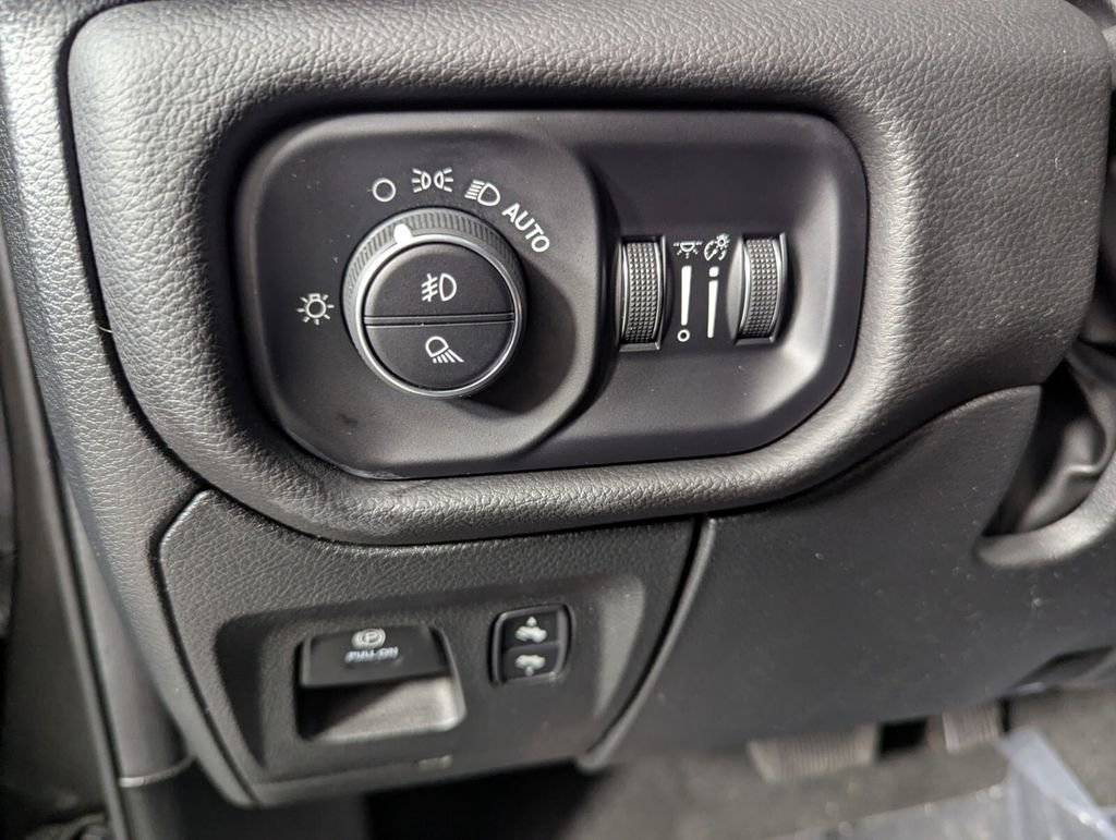 Used 2023 RAM 1500 Laramie AWD/4WD image 14