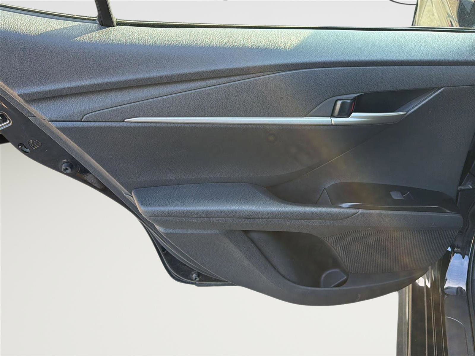 Used 2025 Toyota Camry SE FWD image 19