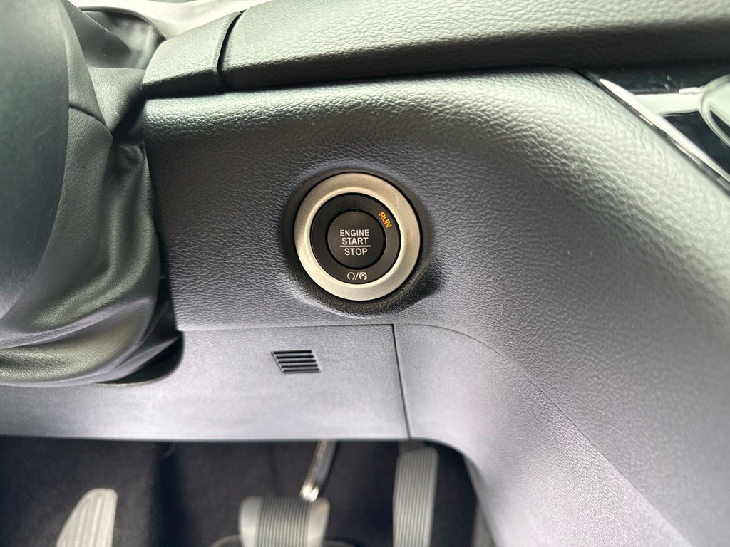 Used 2025 Chrysler Pacifica Select FWD image 21