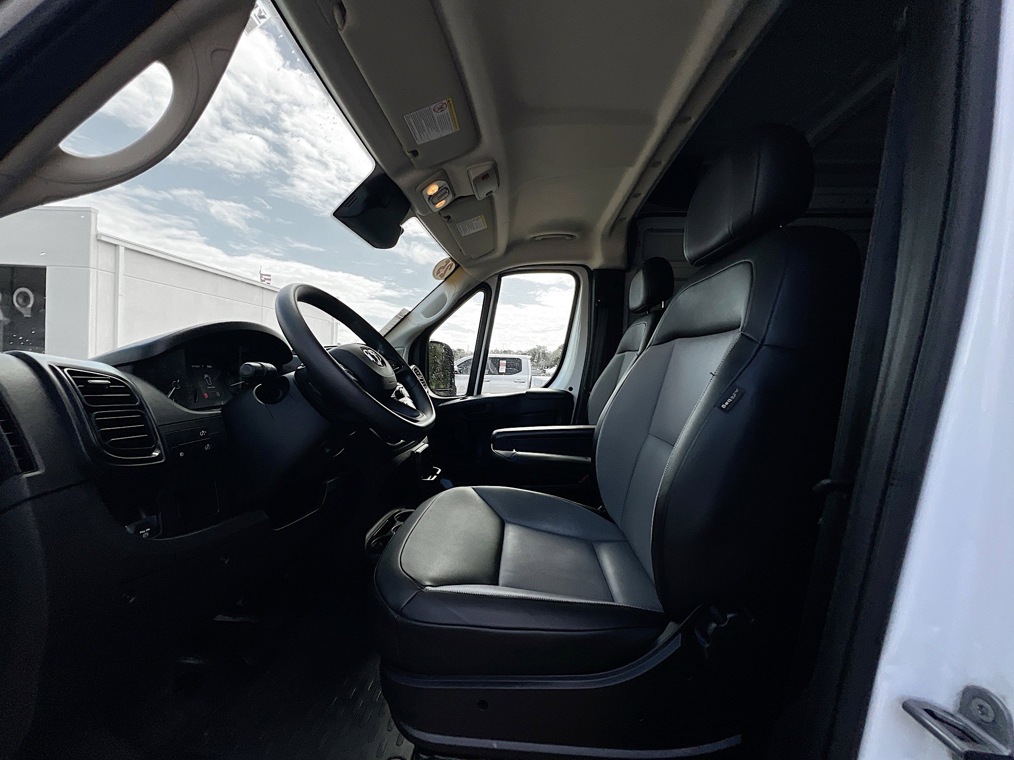 Used 2025 RAM ProMaster 2500 w/ Convenience Group image 14