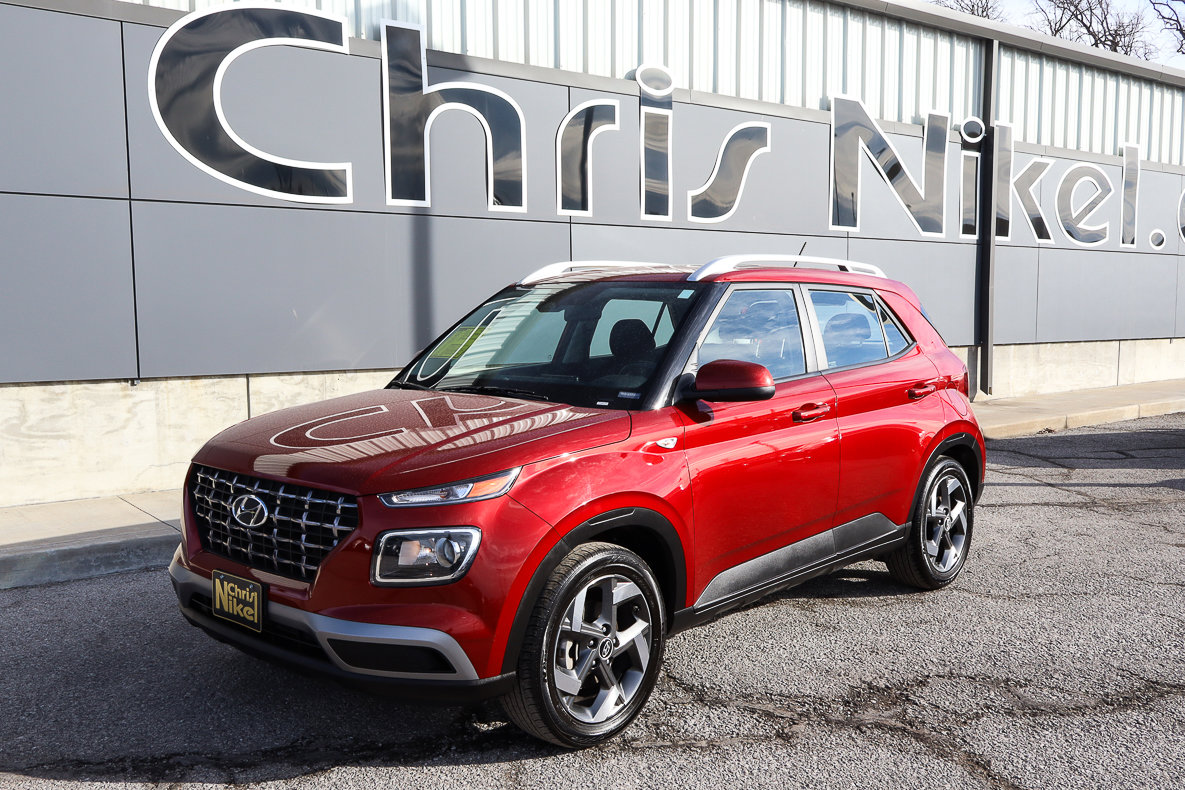 Used 2025 Hyundai Venue SEL image 1