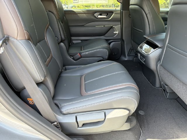 New 2026 Nissan Armada SL w/ Captain's Chari Seat Package AWD/4WD image 17
