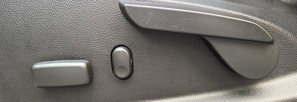 Used 2016 Chevrolet Colorado LT w/ Luxury Package, Chrome image 25