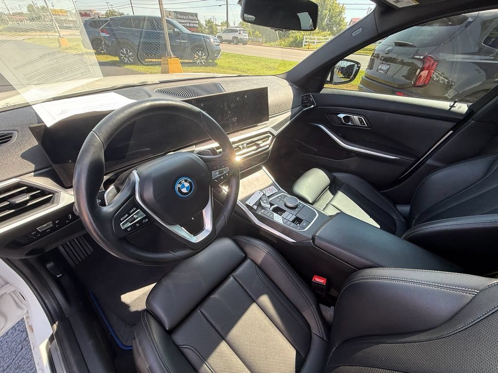 Used 2023 BMW 330e xDrive AWD/4WD image 14