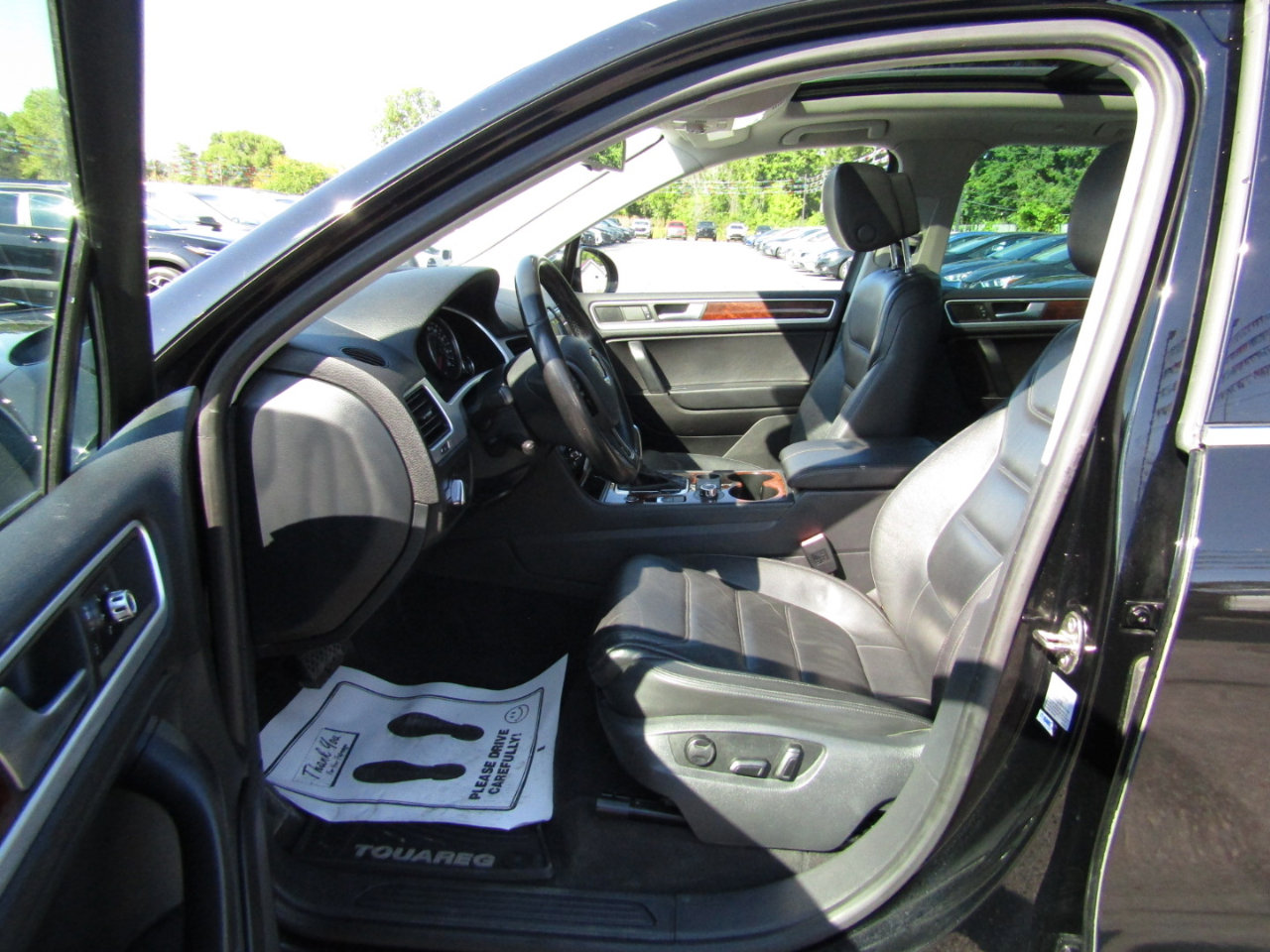 Used 2014 Volkswagen Touareg VR6 image 15