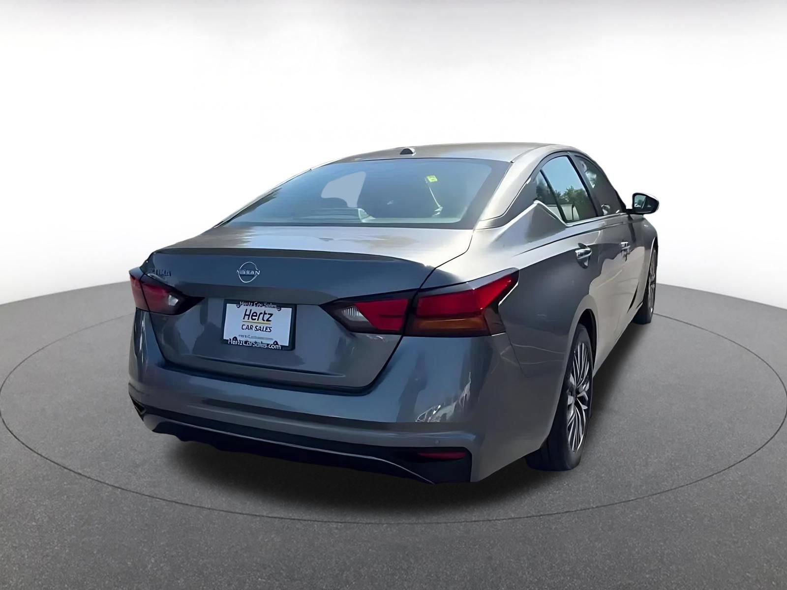 Used 2025 Nissan Altima 2.5 SV FWD image 15