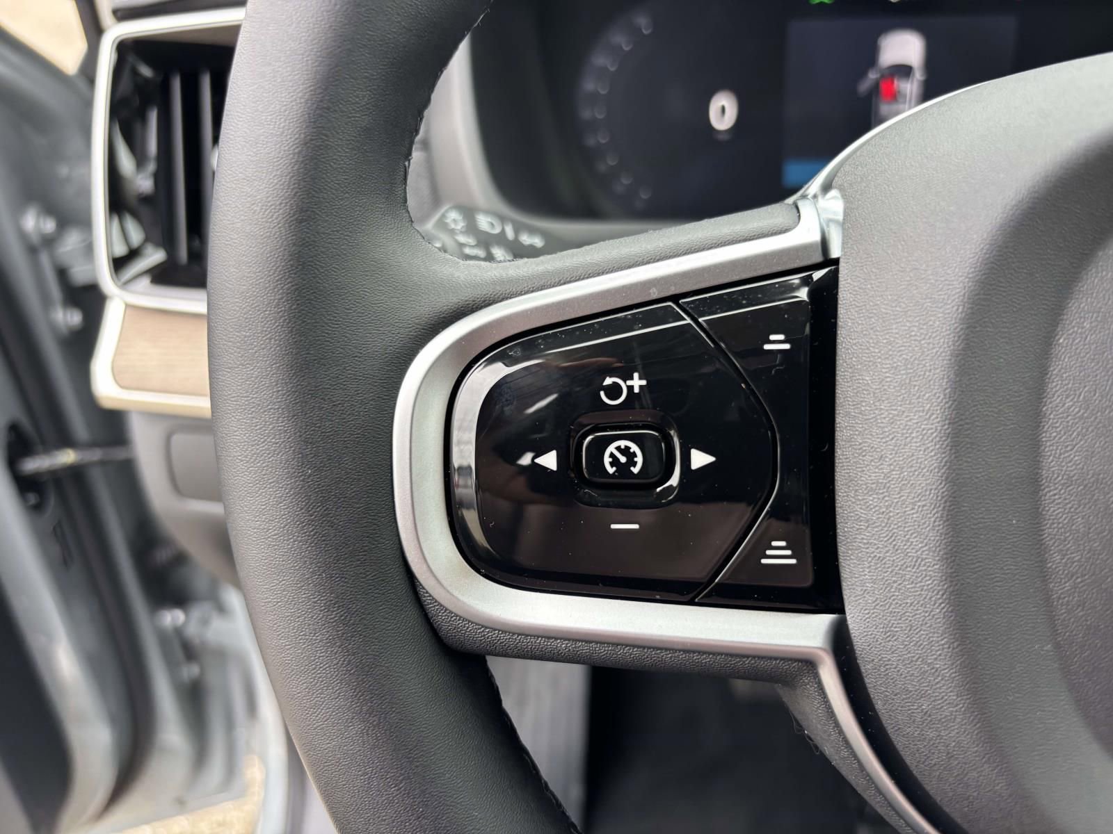 New 2026 Volvo XC90 B6 Plus w/ Protection Package Premier image 18