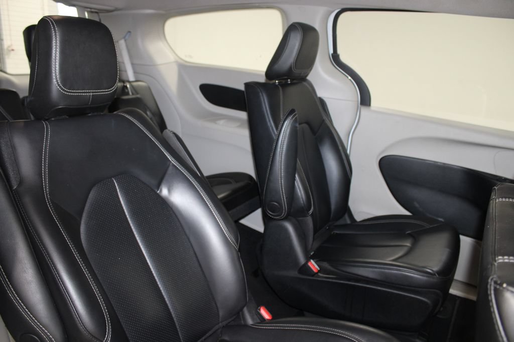 Used 2024 Nissan Versa SR FWD image 65