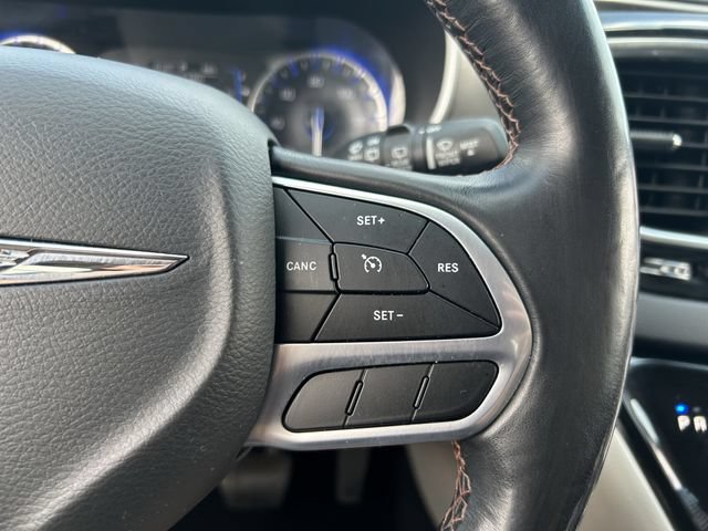 Used 2020 Chrysler Pacifica Touring-L FWD image 17