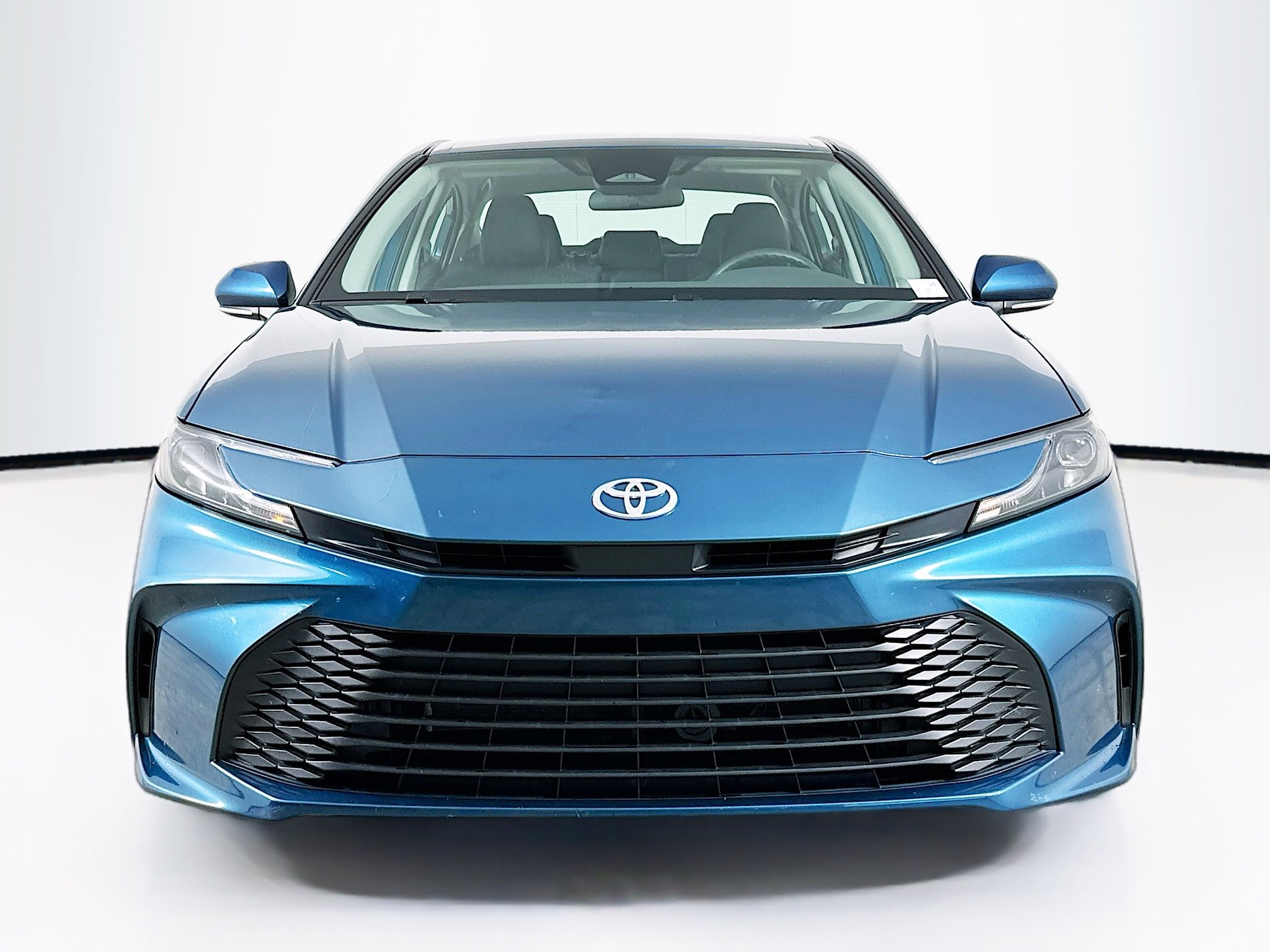 Used 2025 Toyota Camry LE image 2