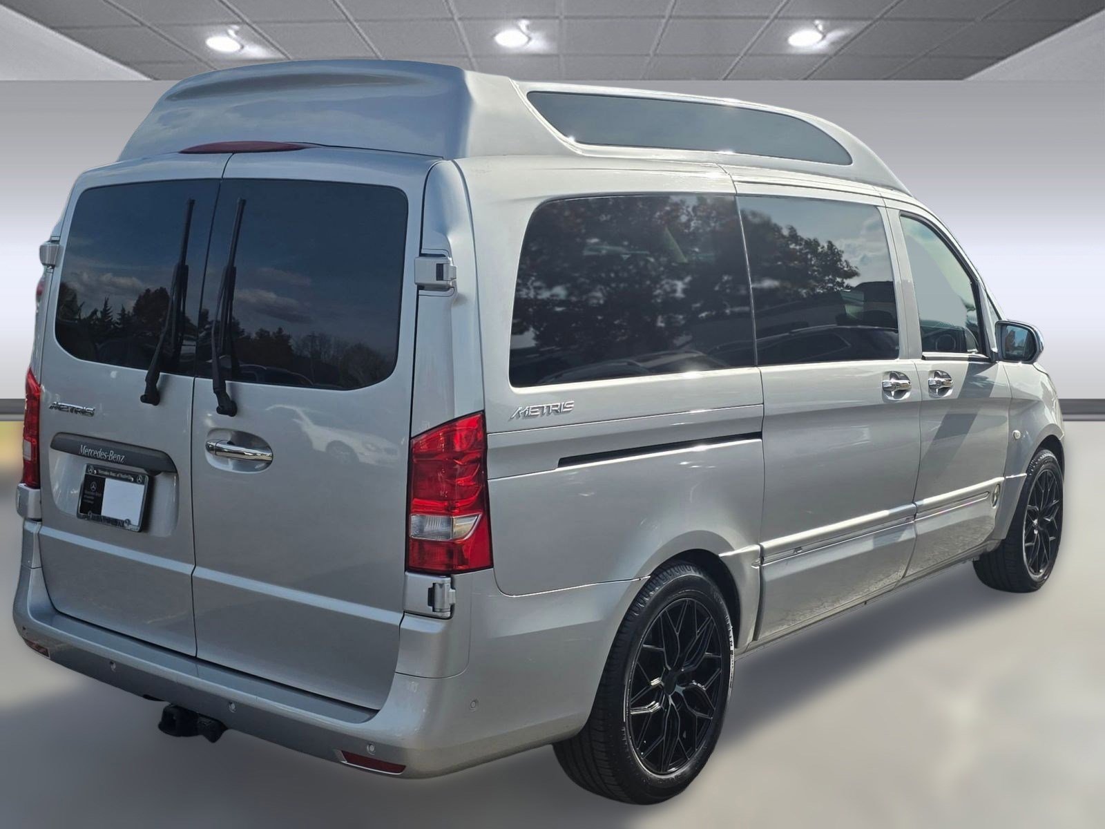 Used 2018 Mercedes-Benz Metris Passenger image 9